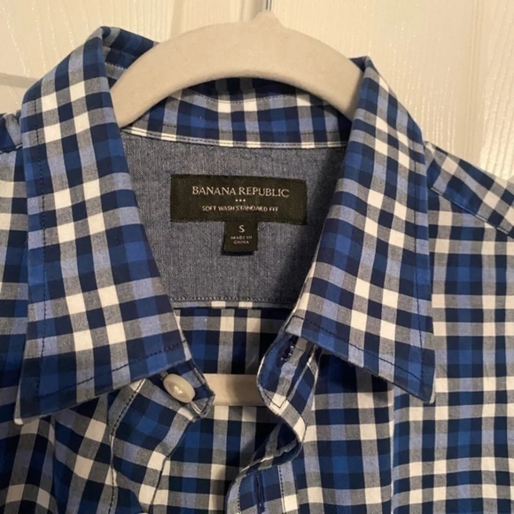 Men’s Banana Republic blue plaid shirt -Small‎